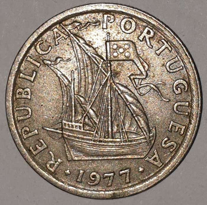 1977 - 2.5 ESCUDOS - 2$50 - 2 1/2 - PORTUGAL - PORTUGUESA - KM#590 - COPPER-NICKEL - PORTUGUESE